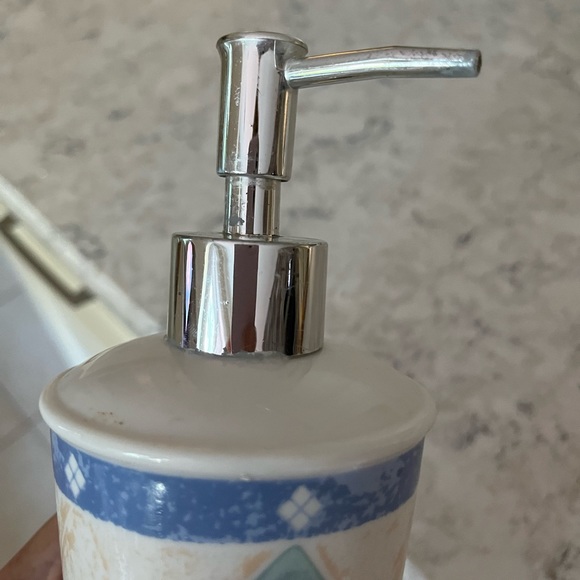 🌻Seashell ceramic soap pump - Picture 6 of 8